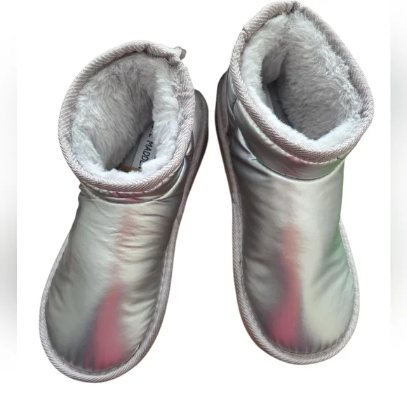 Steve Madden - NEW Women's Shiny Silver Puffy Faux Fur Platform Boots - Picture 2 of 7